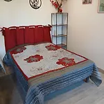 Maison Individuelle Au Coeur D'un Village Dynamique *